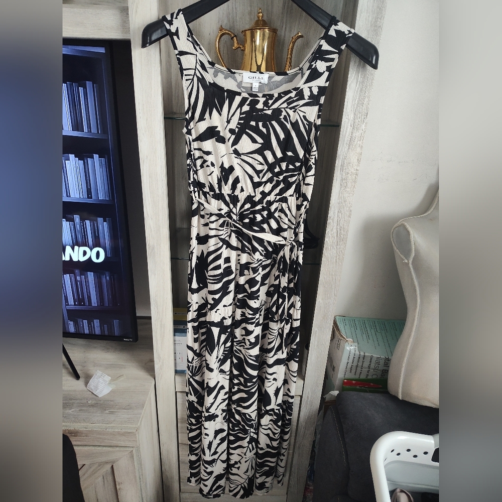 Gilli Chic Black and White Patterned Dress SZ Small, Pit To Pit 17"